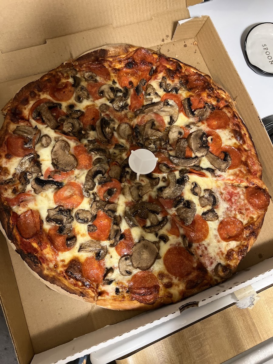 Doug Sari Dalisa's Pizzeria